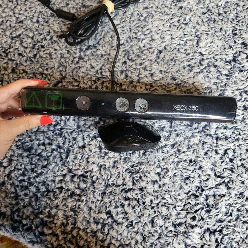 Xbox 360 Controller & Kinect Bundle - 2 Items - Picture 3 of 14